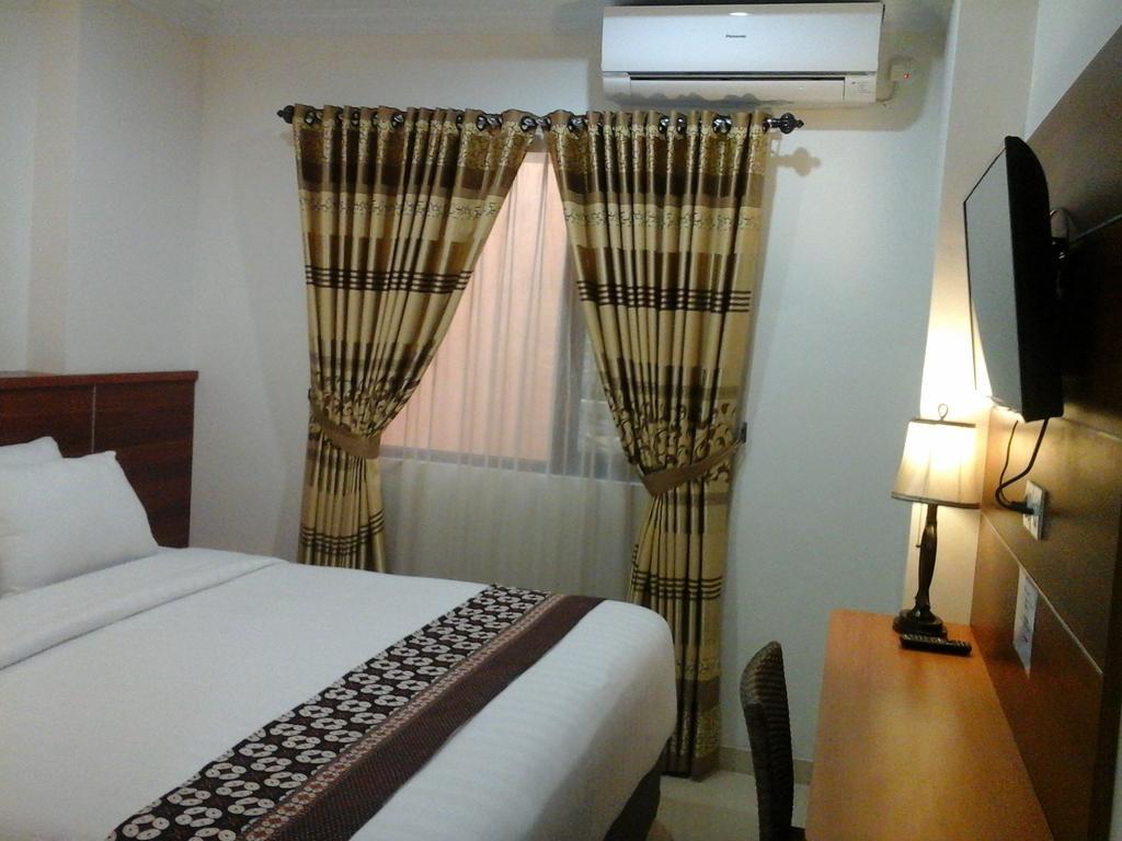 Maranatha Grand Hotel Yogyakarta Room photo