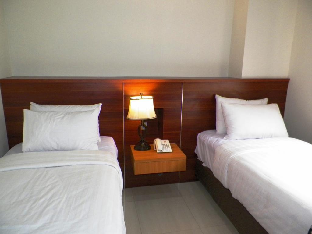 Maranatha Grand Hotel Yogyakarta Room photo