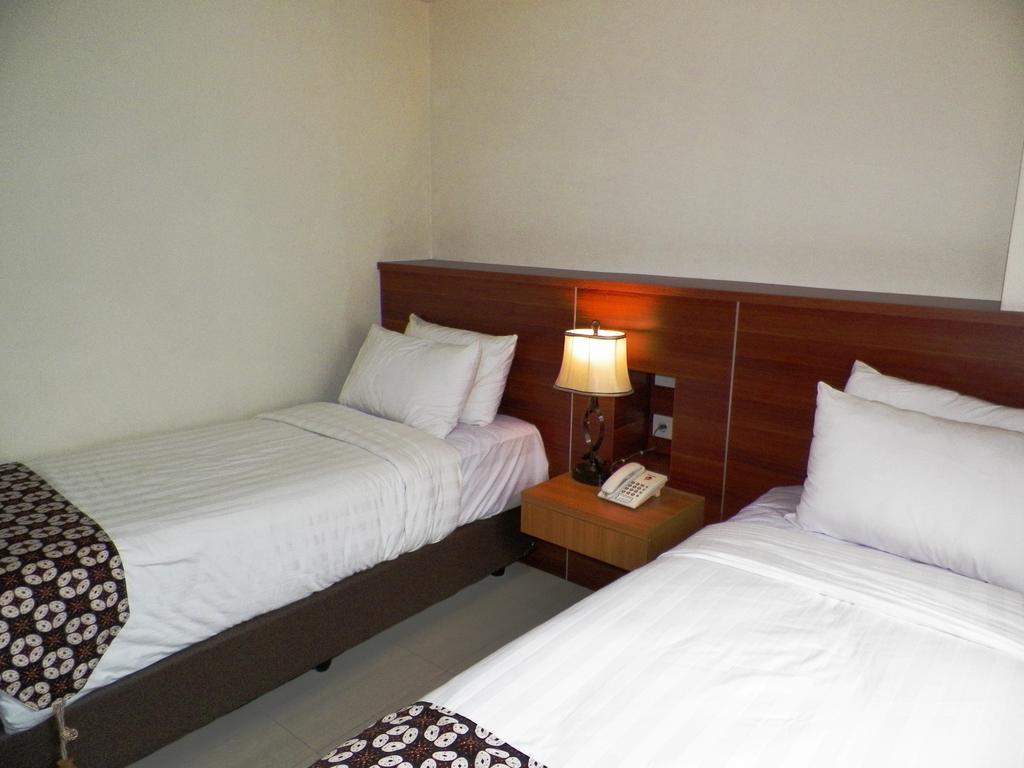 Maranatha Grand Hotel Yogyakarta Room photo